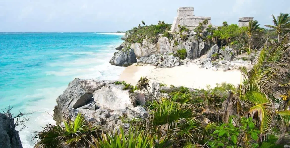Stylish Duplex Lower Level 2-Br Wifi Pool Gym Tulum