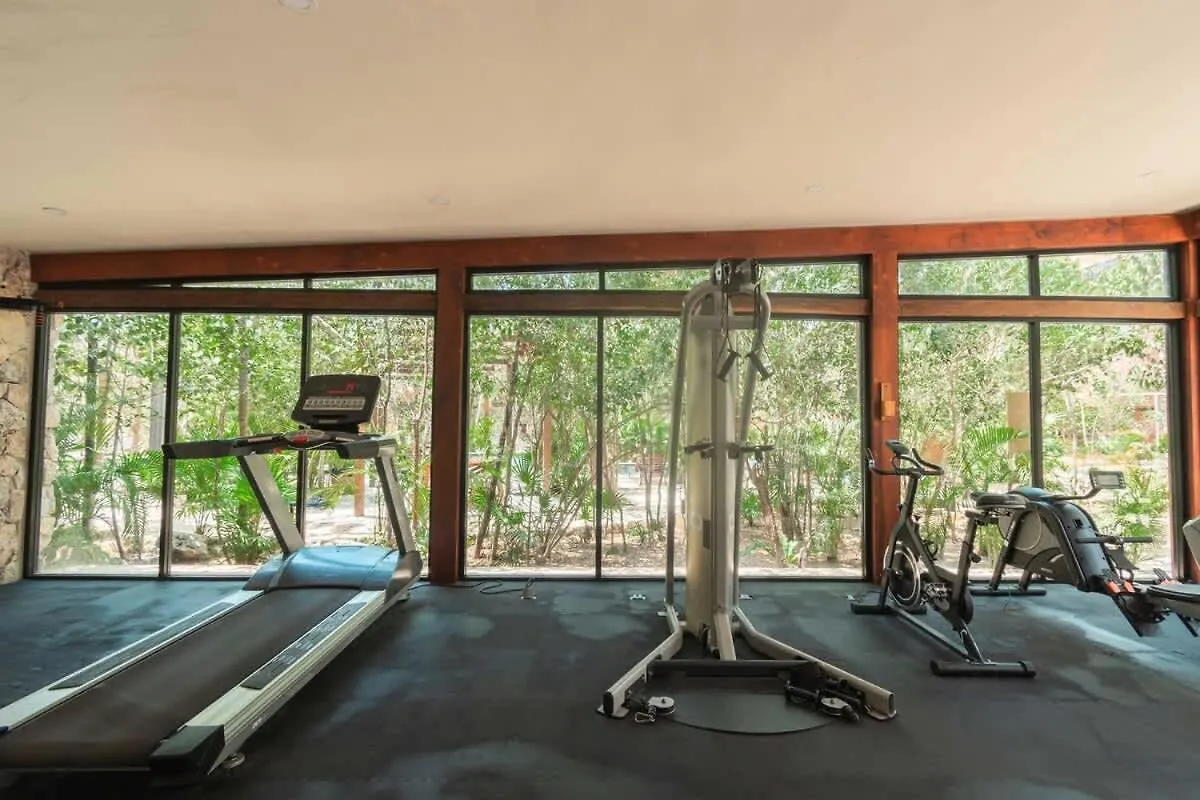 Stylish Duplex Lower Level 2-Br Wifi Pool Gym Tulum