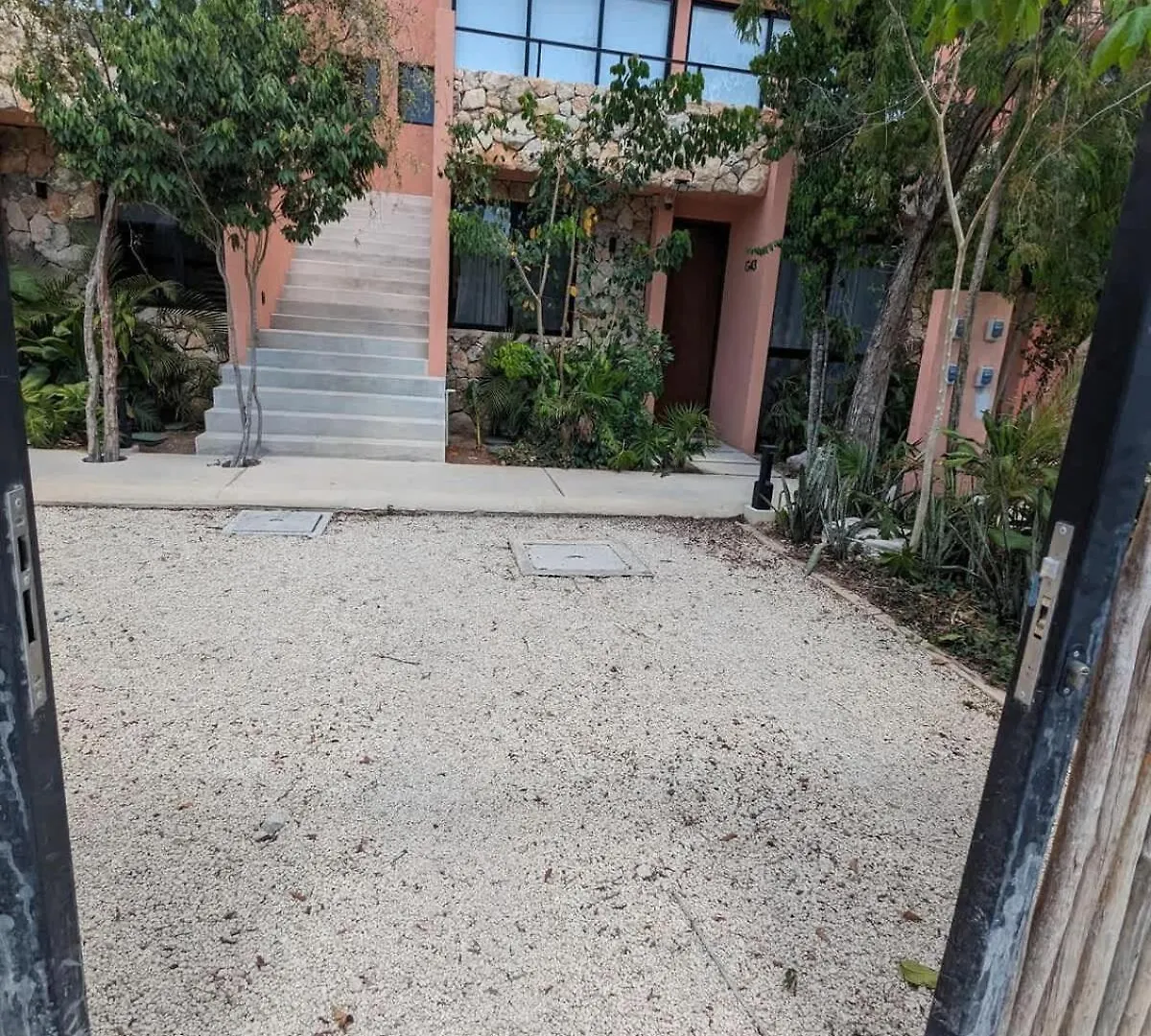 Stylish Duplex Lower Level 2-Br Wifi Pool Gym Tulum
